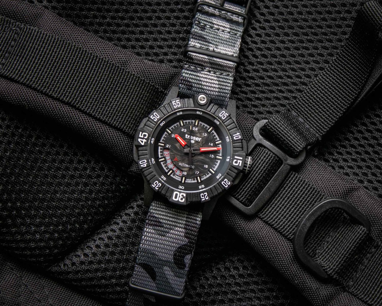 Швейцарские мужские тактические часы TRASER P99 A Tactical Carbon 110961