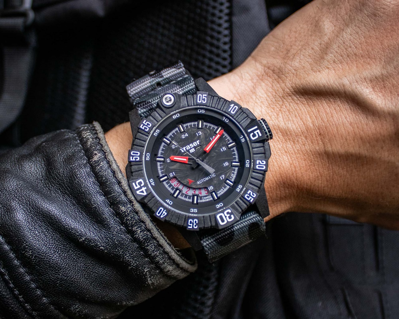 Швейцарские мужские тактические часы TRASER P99 A Tactical Carbon 110961
